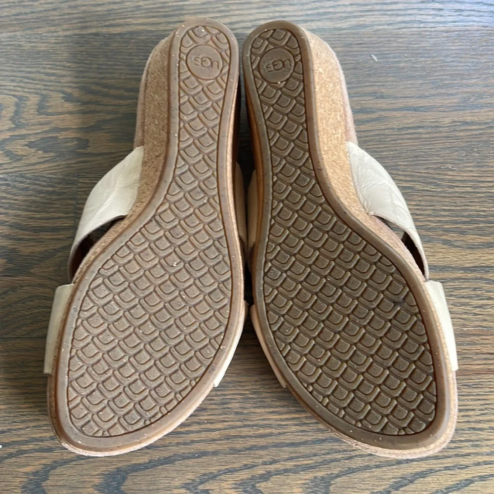 NEW!! Women’s UGG Lyra Cream Leather Wedge Slide Sandals Size 8M